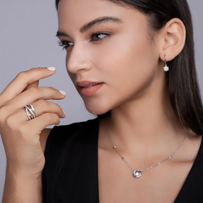 Felicidad cercana – Anillo de compromiso en plata S925 con moissanita central