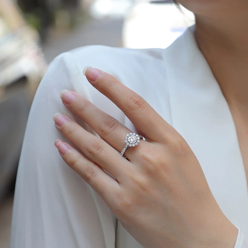 Instante brillante – Anillo de moissanita en plata esterlina para mujer