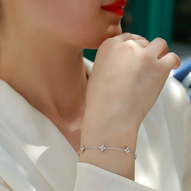 Suerte eterna – Pulsera de moissanita con trébol de cuatro hojas en plata S925 - Image 3