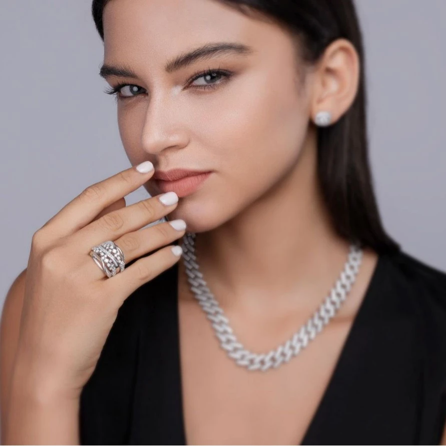 Destello puro – Anillo cerrado de moissanita en plata S925 para regalo de cumpleaños